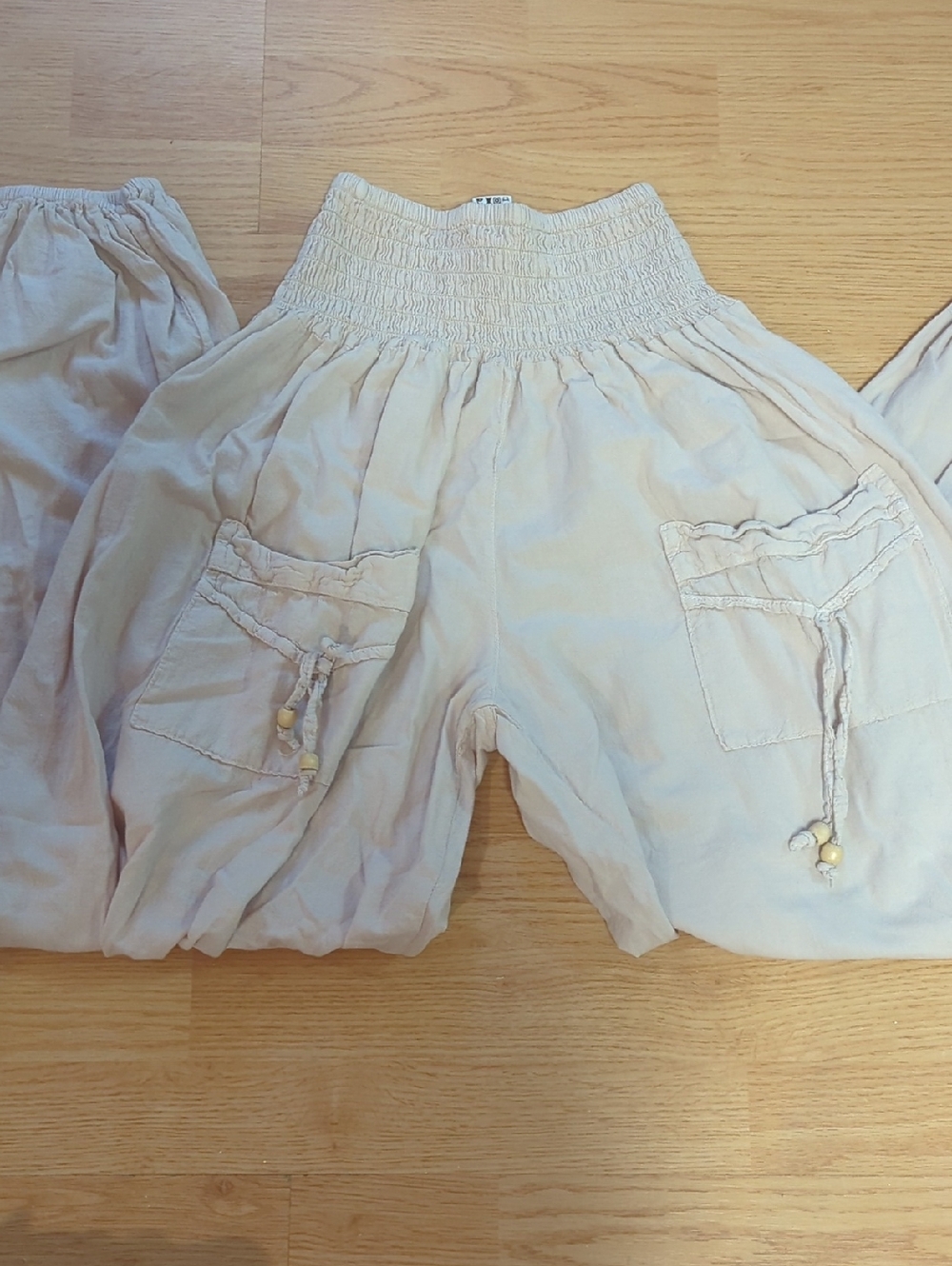 Woman's Elastic Waist Cotton Shorts in Light Beige